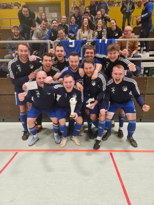 Siegerfoto SV Düren-Bedersdorf beim SV Felsberg Bildquelle facebook SV Düren-Bedersdorf